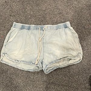 Kids large vanilla star shorts
